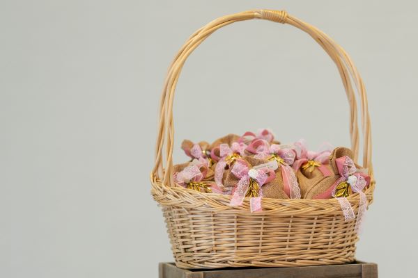 Create a Unique Housewarming Gift Basket for Your Loved Ones