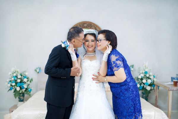 26 Best Wedding Gifts for Parents and In-Laws